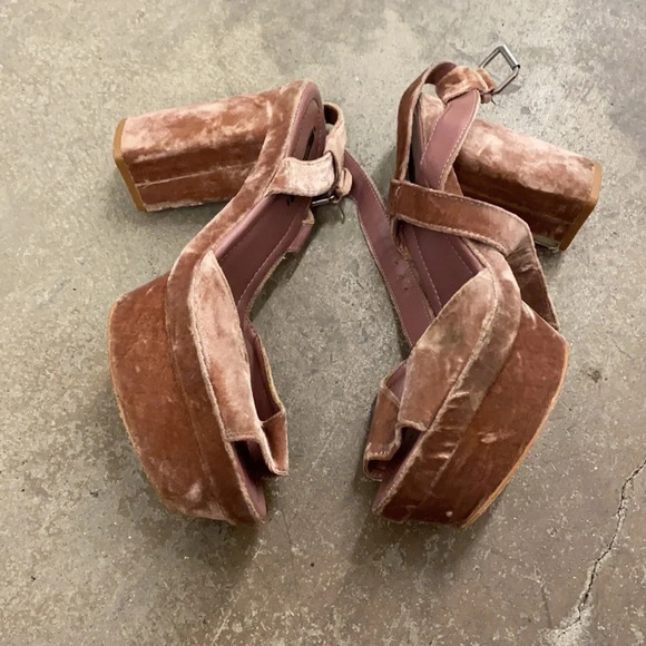 COPY - Zara  velvet platform heels - Picture 5 of 10